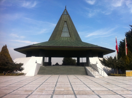 Adnan Menderesin cenazesi istanbula nakledildi