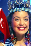 Azra Akın Dünya Güzeli seçildi
