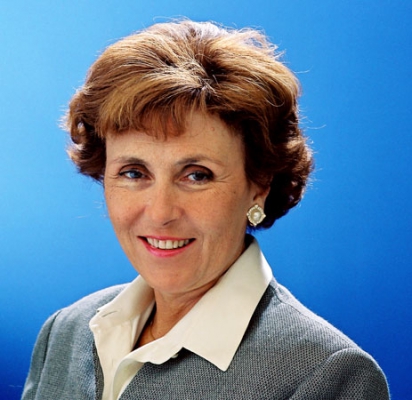 Fransanın ilk kadın basbakanı