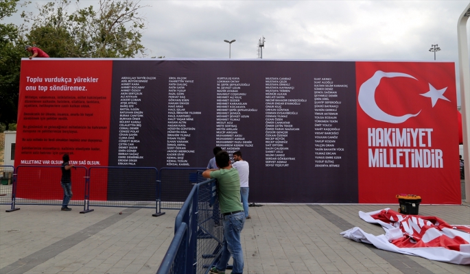 Taksim Meydanı şehit isimleri panosu