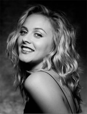 Alicia Silverstone Kimdir Doğum Tarihi Günü Yaşı