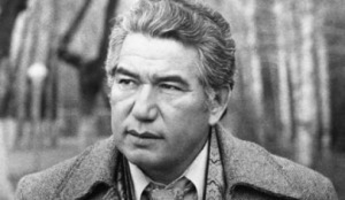 Cengiz Aytmatov Kimdir Doğum Günü Tarihi