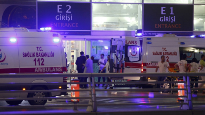 İstanbul Atatürk Havalimanında Canlı Bombalar Patladı
