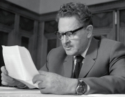 Nazım Hikmet vatandaşlıktan çıkarıldı