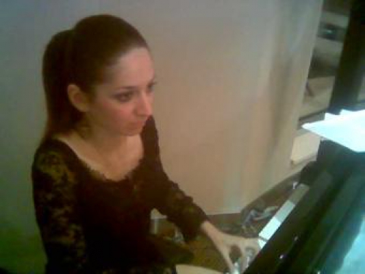 Piyanist Ayşegül Abadan Doğdu