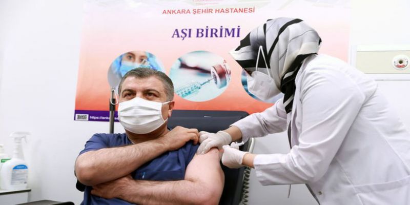 Türkiye'de koronavirüs aşılaması başladı